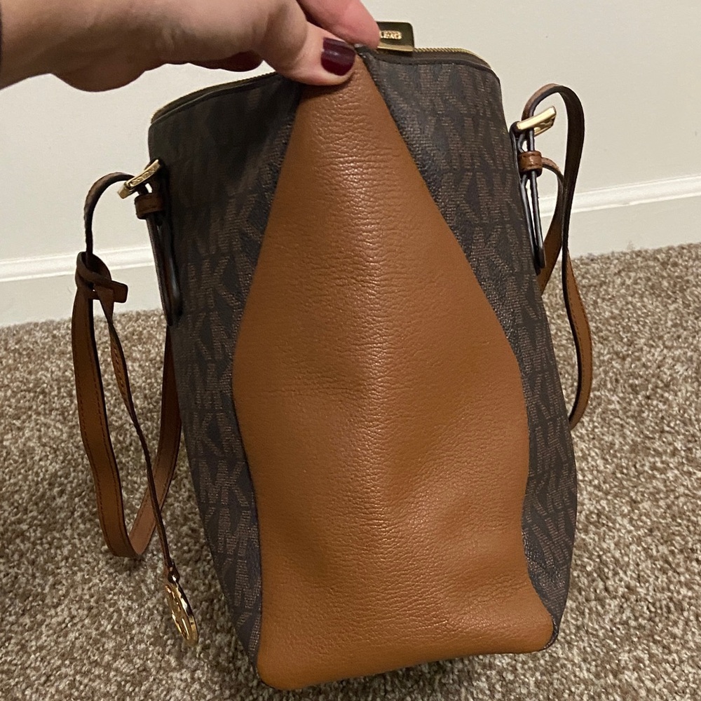 Michael Kors Signature Brown and Tan Tote🤎LIKE NEW🤎SUPER CLEAN🤎 - Picture 13 of 13